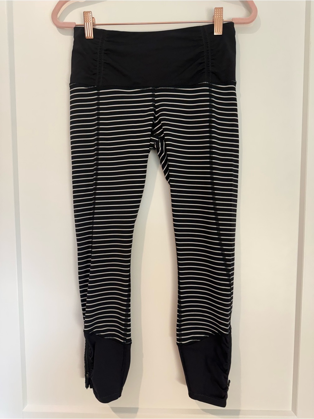 Lululemon Black White Striped Crop Leggings Size 4 Zip Ankle Pocket Athletic